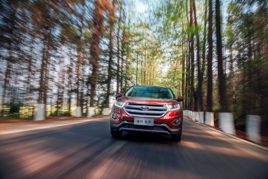  Ford Edge Titanium 2015 года  (CN) (фото 4 из 18)